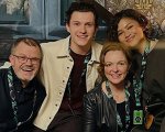 Tom Holland e Zendaya insieme a Londra: ecco le foto con la famiglia della star di Spider-Man