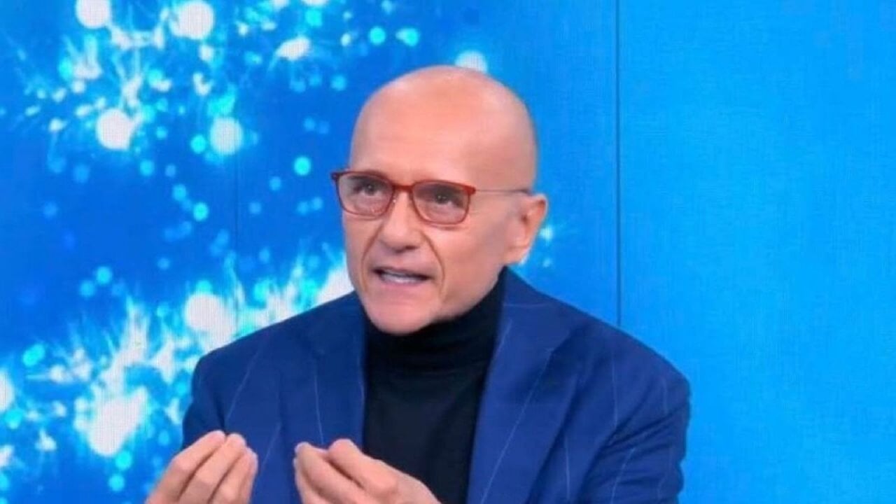 Alfonso Signorini disattiva il profilo Instagram: la reazione dopo le accuse choc di Fabrizio Corona