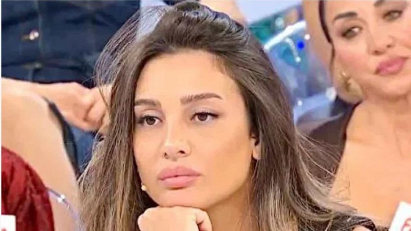 Uomini e Donne: Cristina Ferrara nel mirino del gossip: 'frequenta un cantante di Amici'