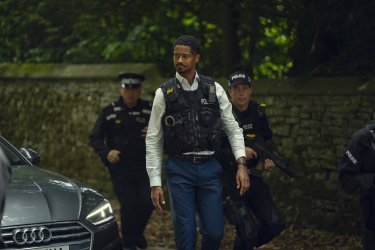 Fuga Run Away Alfred Enoch Scena Serie Tv Harlan Coben Netflix