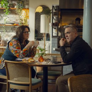 Run Away. Simon ed Elena indagano