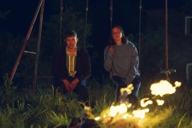 Fuga Run Away Jon Pointing Maeve Courtier Lilley Scena Finale Sicari Serie Tv Harlan Coben Netflix