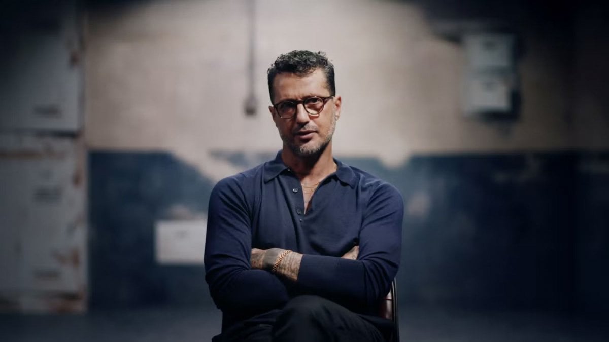 fabrizio corona promette nuove prove a gennaio mediaset e i berlusconi vi faranno schifo da Movieplayer.it fabrizio corona promette nuove prove a gennaio mediaset e i berlusconi vi faranno schifo