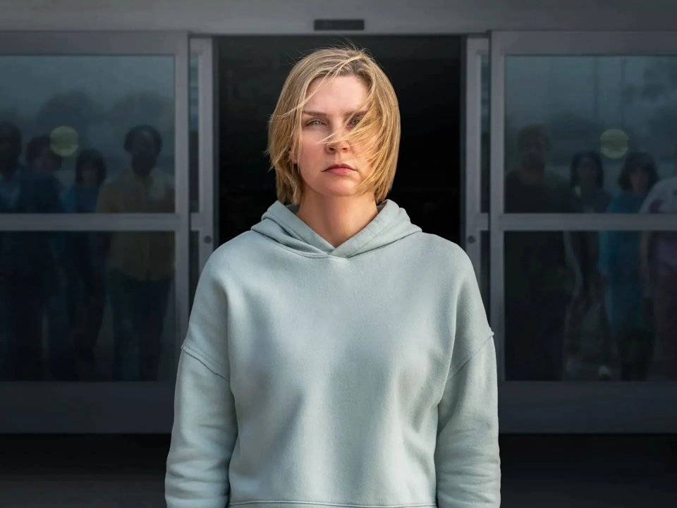 Vince Gilligan porta il primo episodio di Pluribus agli Emmy: è sfida con The Pitt e Scissione