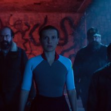 Stranger Things 5: Millie Bobby Brown e David Harbour in una scena del finale