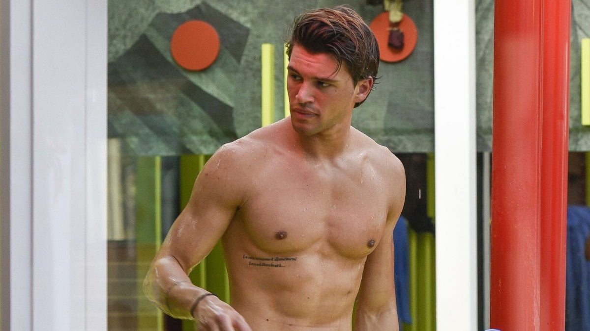 medugno rompe il silenzio su instagram dalla notte passata a casa di signorini alle chat mostrate da corona