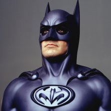 Batman & Robin: un'immagine di George Clooney con indosso il costume