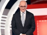 Alfonso Signorini, gli avvocati contro i giganti del web: 'Fermate Corona e Falsissimo o ci risarcirete'