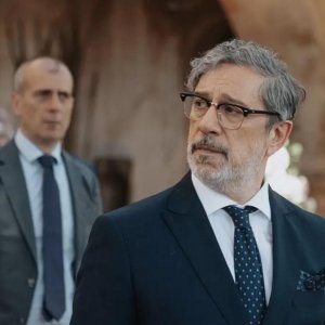 I delitti del BarLume 13: Michele Di Mauro in una scena