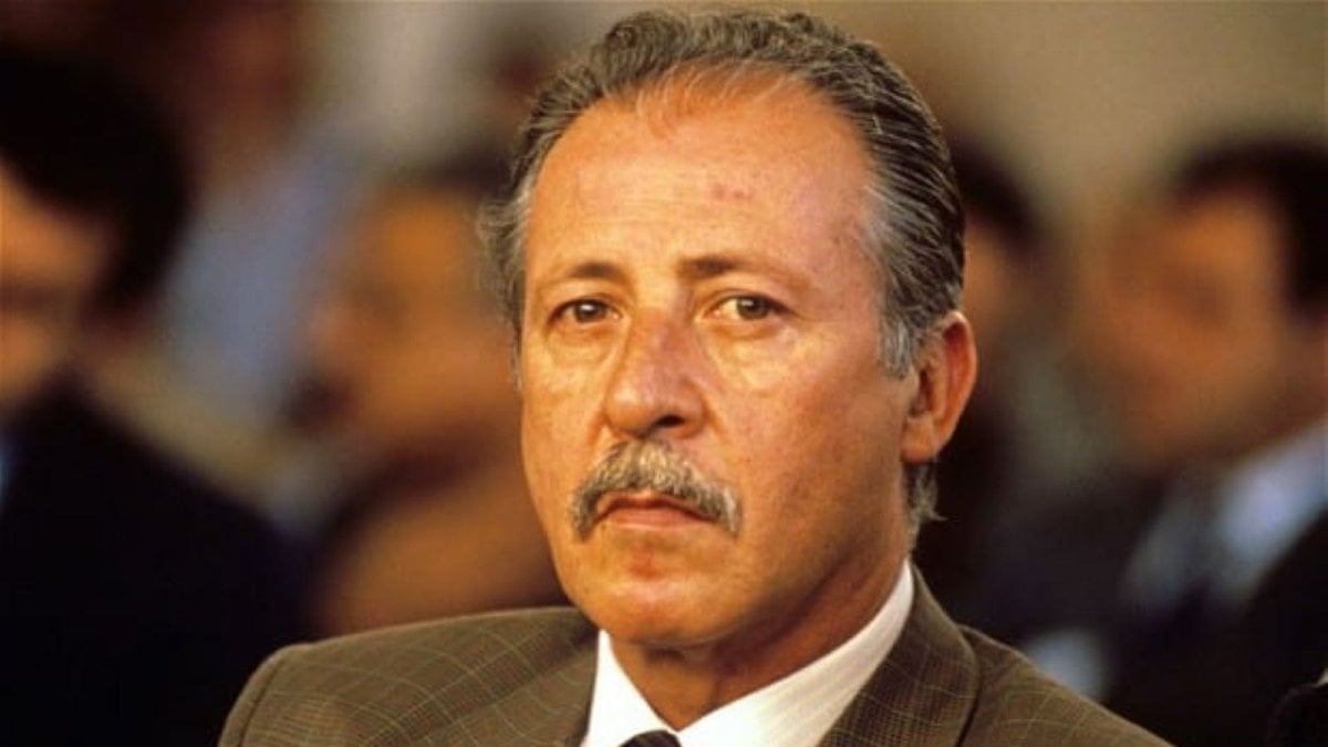 report stasera su rai 3 anticipazioni e inchieste le ultime indagini di paolo borsellino da Movieplayer.it report stasera su rai 3 anticipazioni e inchieste le ultime indagini di paolo borsellino