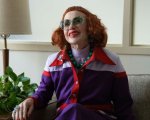 Weapons, Cregger al Comic-Con anticipa il prequel su zia Gladys: 'È una strega o una persona malata?'