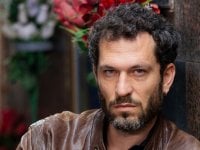 Un Posto al Sole, anticipazioni 6 gennaio: Eduardo riceve una proposta da Stella, le indagini di Damiano ferme