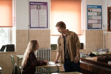 Girl Taken Alfie Allen Tallulah Evans Scena Famiglia Serie Tv Paramount Plus