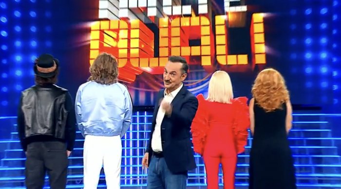 Tali e Quali, Nicola Savino al posto di Carlo Conti per uno spin-off che non ha mai entusiasmato