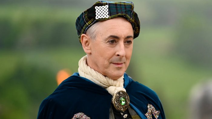 Avengers: Doomsday, Alan Cumming racconta l’incidente sul set: 'Ho fatto male a Pedro Pascal'