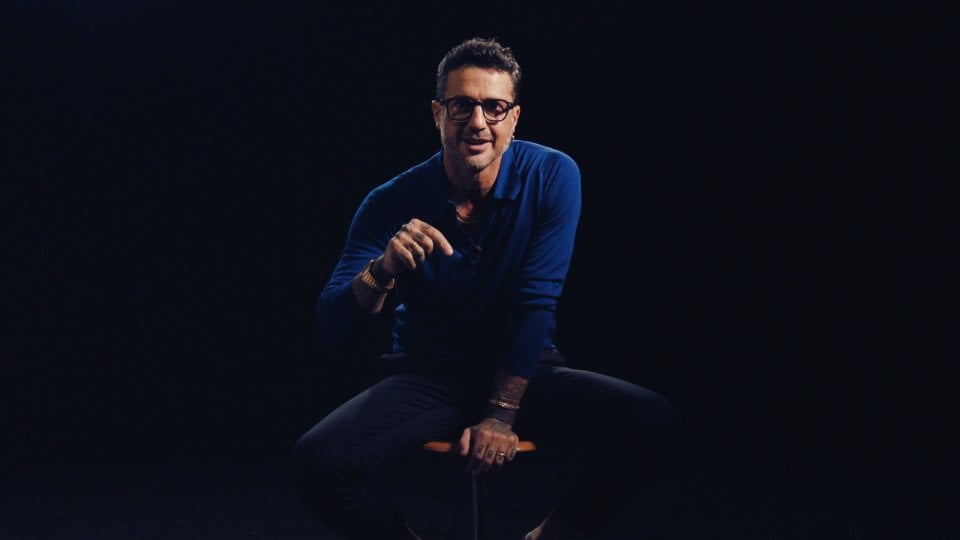 Paparazzi King N S1 E5 00 57 00 15 1