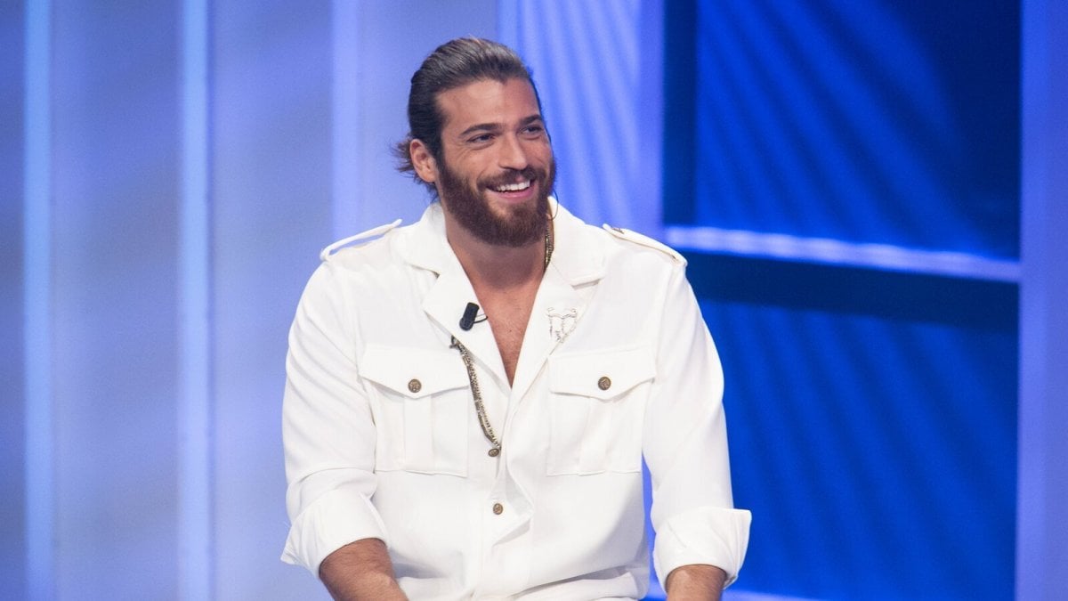 c8217232 posta per te stasera su canale 5 il caso dell arresto di can yaman e il ritorno di raoul bova da Movieplayer.it c8217232 posta per te stasera su canale 5 il caso dell arresto di can yaman e il ritorno di raoul bova