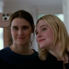 Sentimental Value: Elle Fanning e Inga Ibsdotter Lilleaas in una scena