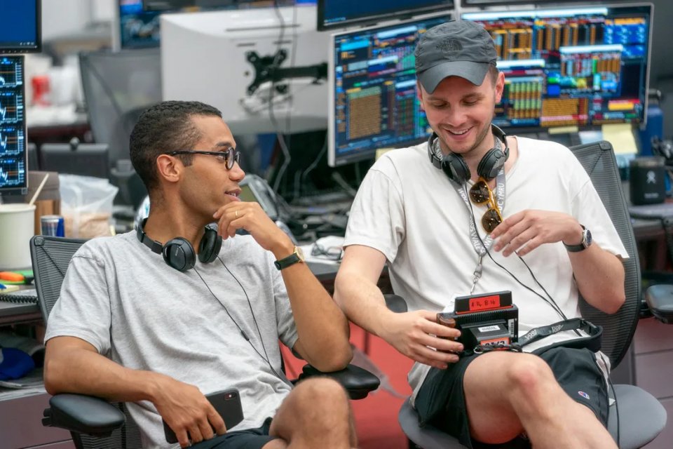 Industry Mickey Down Konrad Kay Foto Set Serie Tv Hbo Max