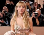 Jennifer Lawrence shock: il suo nude look ai Golden Globes 2026 fa girare la testa
