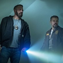 The Rip - Soldi sporchi: Ben Affleck e Matt Damon in una scena