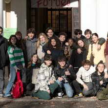 2 cuori e 2 capanne: il cast in una foto di gruppo