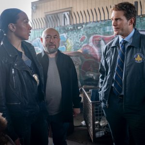 Mercy: Sotto Accusa - Chris Pratt, Timur Bekmambetov, Kali Reis in una scena