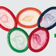 Oliviero Toscani. Chi mi ama mi segua: sei coloratissimi profilattici dall'archivio Benetton del 1996