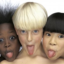 Oliviero Toscani. Chi mi ama mi segua: la famosa foto delle 'linguacce' dei bimbi