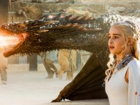 Dopo Il trono di spade stop al fantasy per Emilia Clarke: 'Dubito che mi rivedrete sopra un drago'