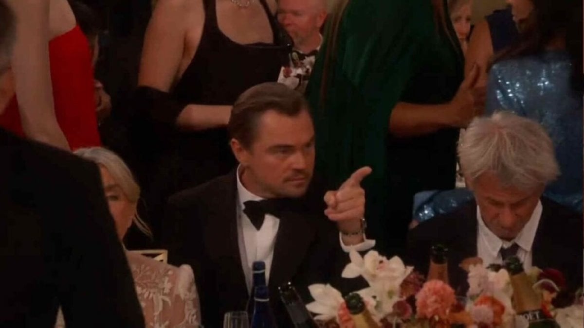 leonardo dicaprio risolto il mistero dei golden globes ecco con chi parlava in quel video virale da Movieplayer.it leonardo dicaprio risolto il mistero dei golden globes ecco con chi parlava in quel video virale