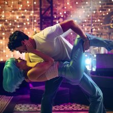 People We Meet on Vacation - Un amore in vacanza: Tom Blyth e Emily Bader in una scena romantica