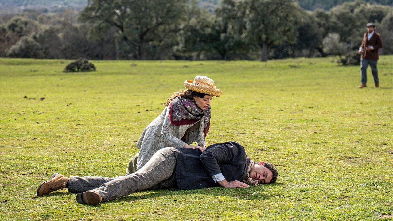 La Promessa anticipazioni 19 gennaio: Jacobo sfida Curro ma cade da cavallo e perde i sensi