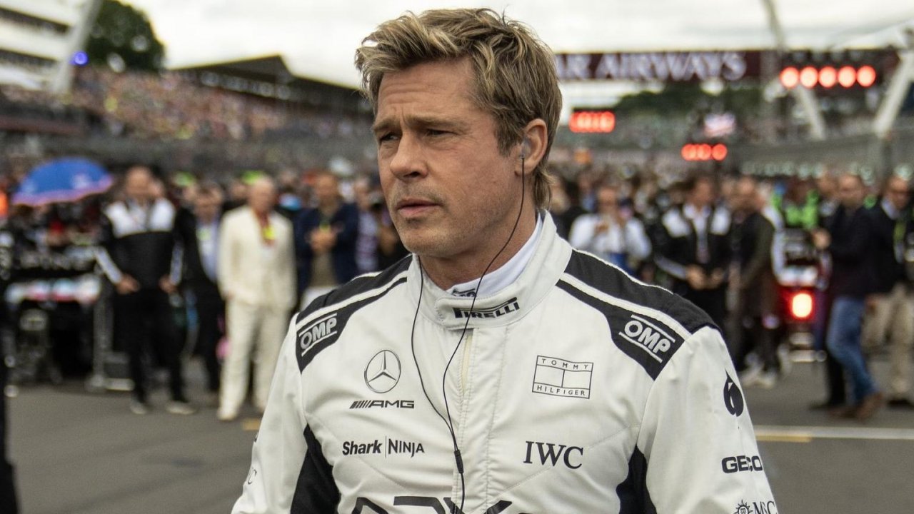 Brad Pitt in tenuta da pilota in F1