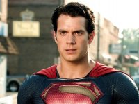 Henry Cavill si è trasformato in Superman per la prima volta in assoluto in questa foto di Zack Snyder