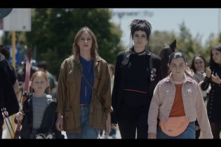 Un bel giorno - Trailer della commedia diretta e interpretata da Fabio De Luigi con Virginia Raffaele