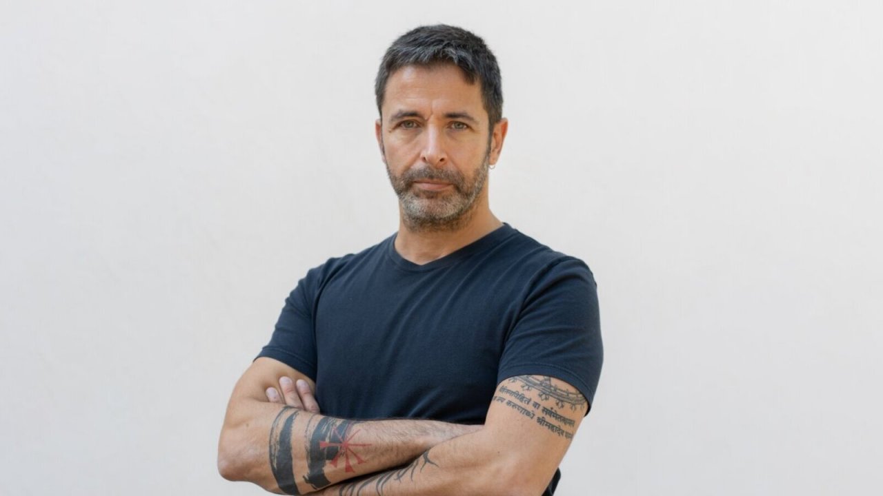 Pablo Trincia in un posato