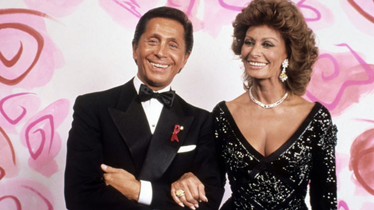 Sophia Loren saluta Valentino e il loro legame di 60 anni di cinema e moda: "Avevi un animo gentile"