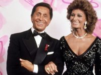 Sophia Loren saluta Valentino e il loro legame di 60 anni di cinema e moda: 'Avevi un animo gentile'