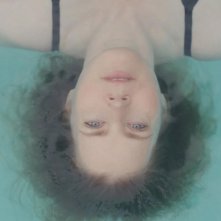 At the Sea: Amy Adams galleggia nell'acqua nella prima immagine