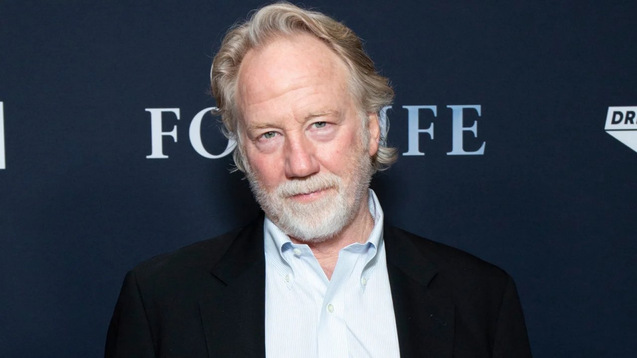 Timothy Busfield torna libero in attesa del processo per l'accusa di abusi su minori