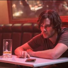 Return to Silent Hill: Jeremy Irvine si da all'alcol per dimenticare