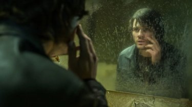 Return To Silent Hill Jeremy Irvine Specchio