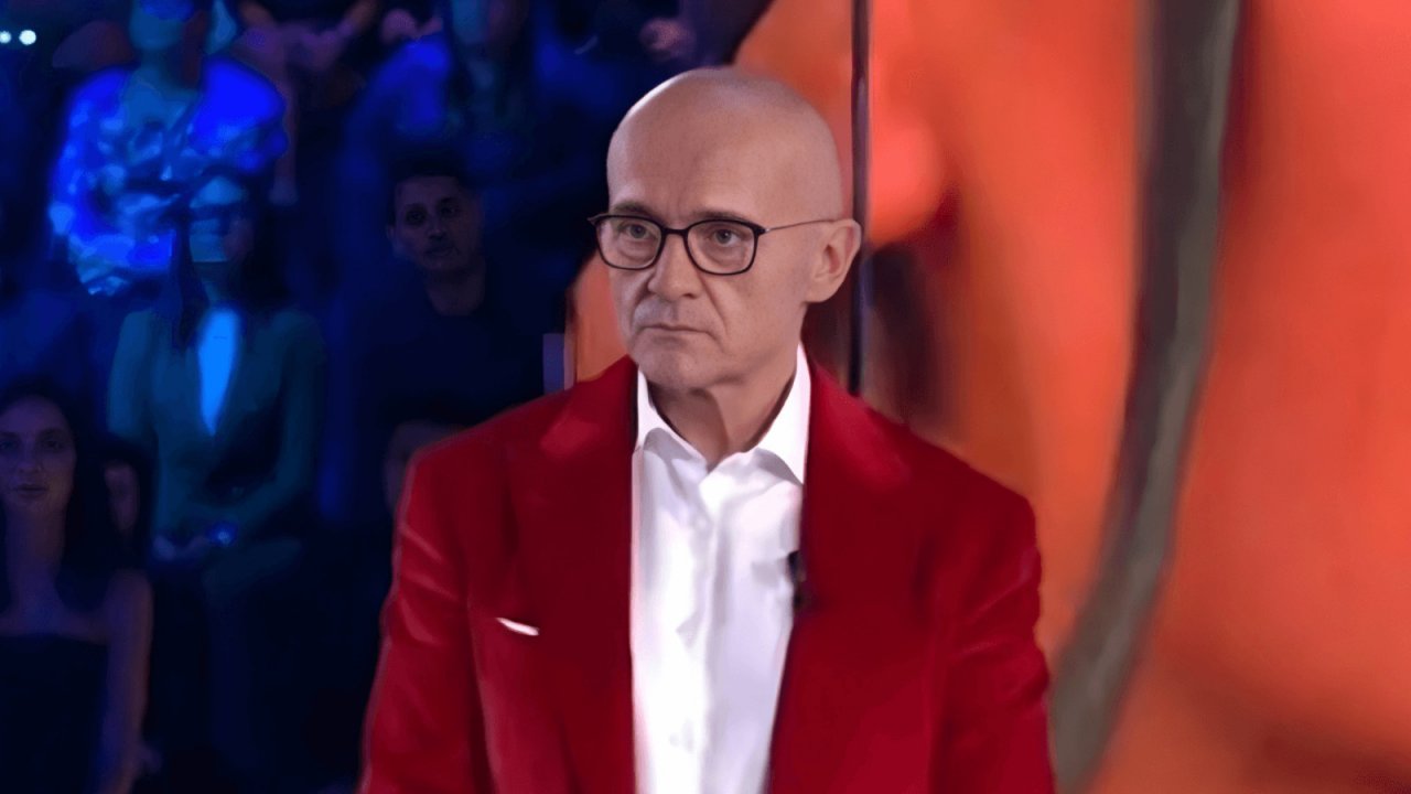 Alfonso Signorini durante una puntata dell'ultimo GF Vip