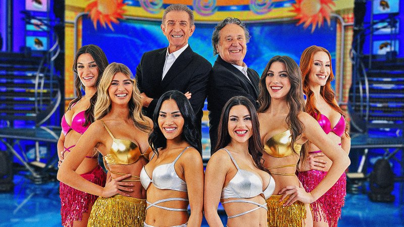 Striscia la notizia ci riprova su Canale 5: la prima serata salverà uno show che nessuno guardava più?