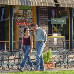 Carousel: Chris Pine e Jenny Slate passeggiano
