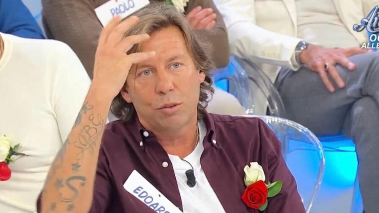 Uomini e Donne: Edoardo bacia Paola, Barbara insorge e Tina lascia lo studio