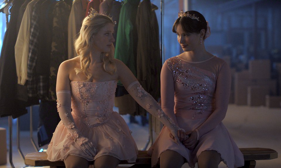 Finding Her Edge Passione Sul Ghiaccio Scena Sorelle Serie Tv Netflix