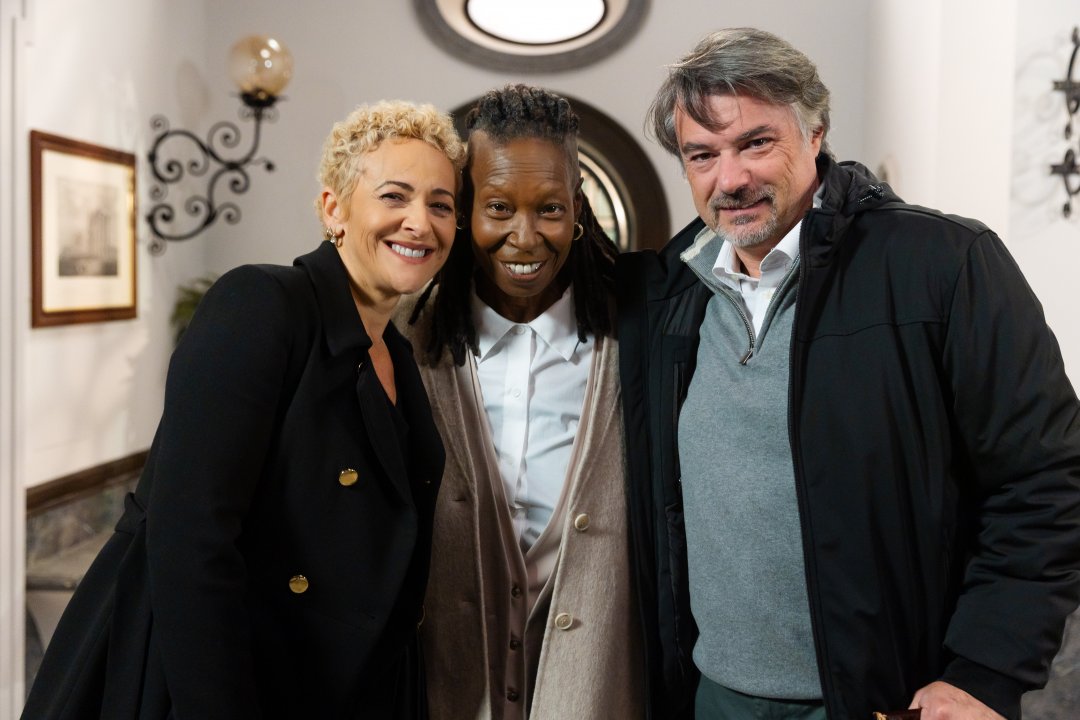 Un Posto al Sole, anticipazioni 16 febbraio: Eleanor Price decide di ripartire per gli Stati Uniti