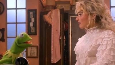 The Muppet Show: Sabrina Carpenter e Seth Rogen nel trailer dello speciale